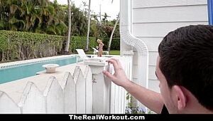 TheRealWorkout - Randy Housewife (Mia Pearl) Fucks Be imparted to murder Poolboy!